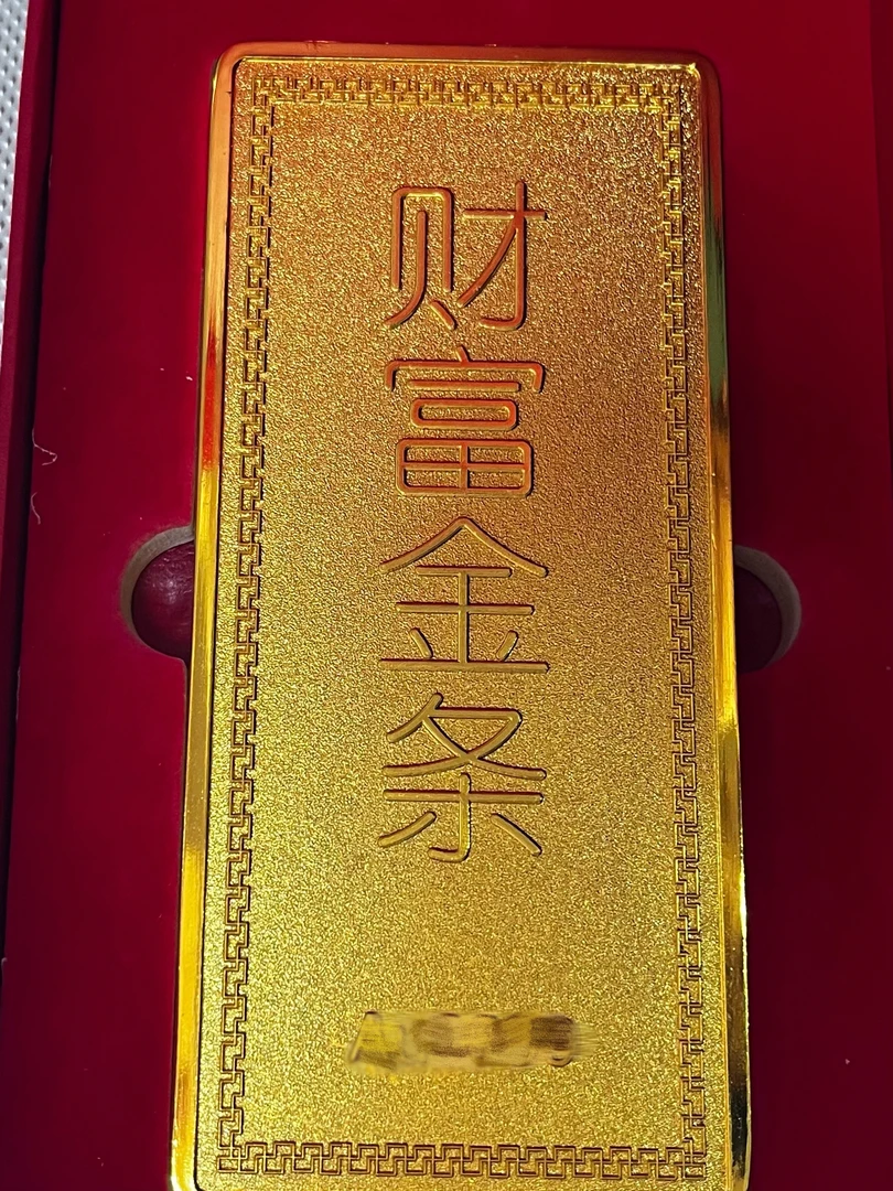 13   时尚金色工艺摆件
