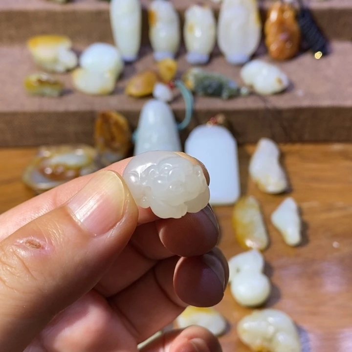 和田玉未镶嵌颈饰