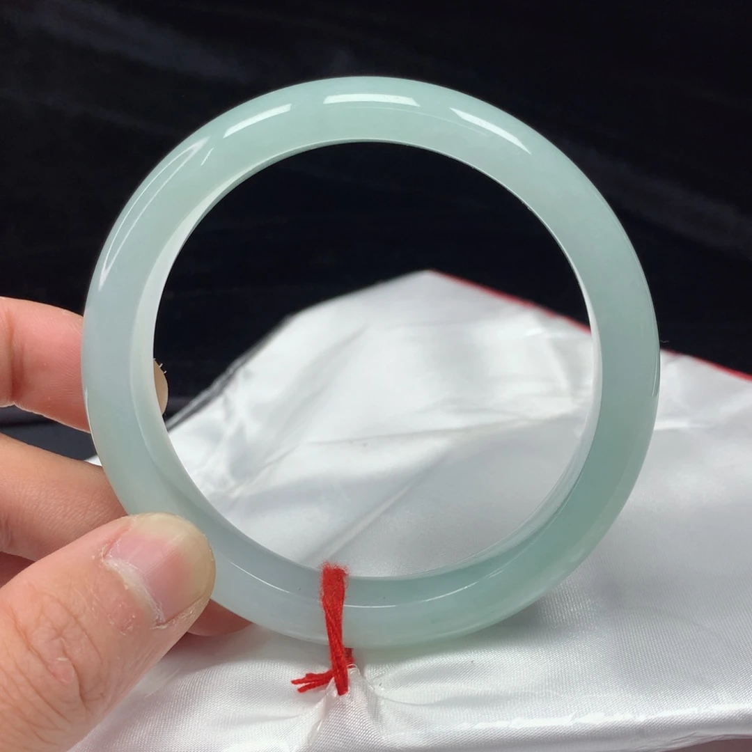 翡翠手镯（圆镯）未镶嵌61.5