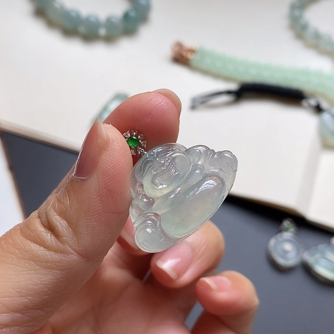 翡翠颈饰18K金镶嵌冰佛公