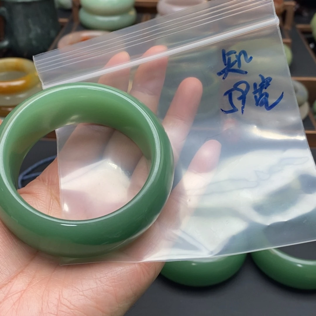 石英质玉手镯未镶嵌知**乐