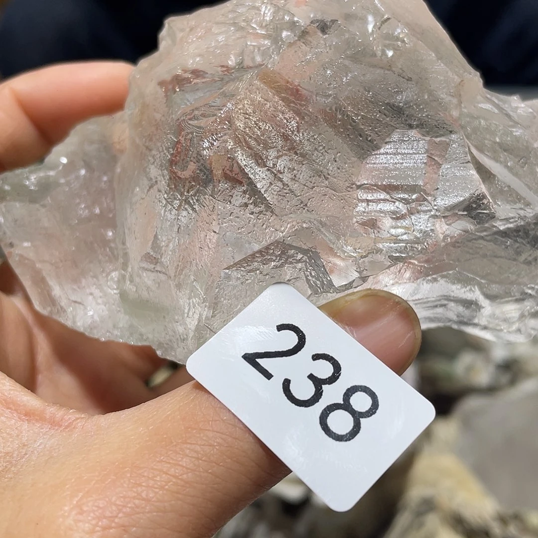 水晶摆件……未镶嵌