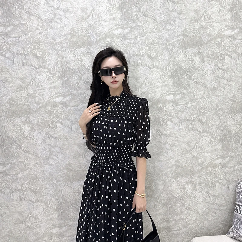 复古波点泡泡袖半高领轻盈飘逸连衣裙
