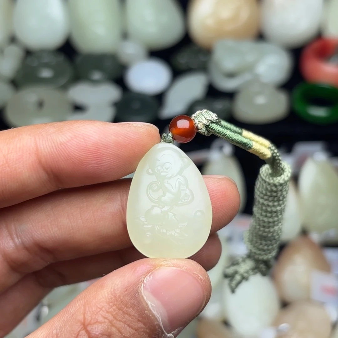 好***连和田玉未镶嵌颈饰