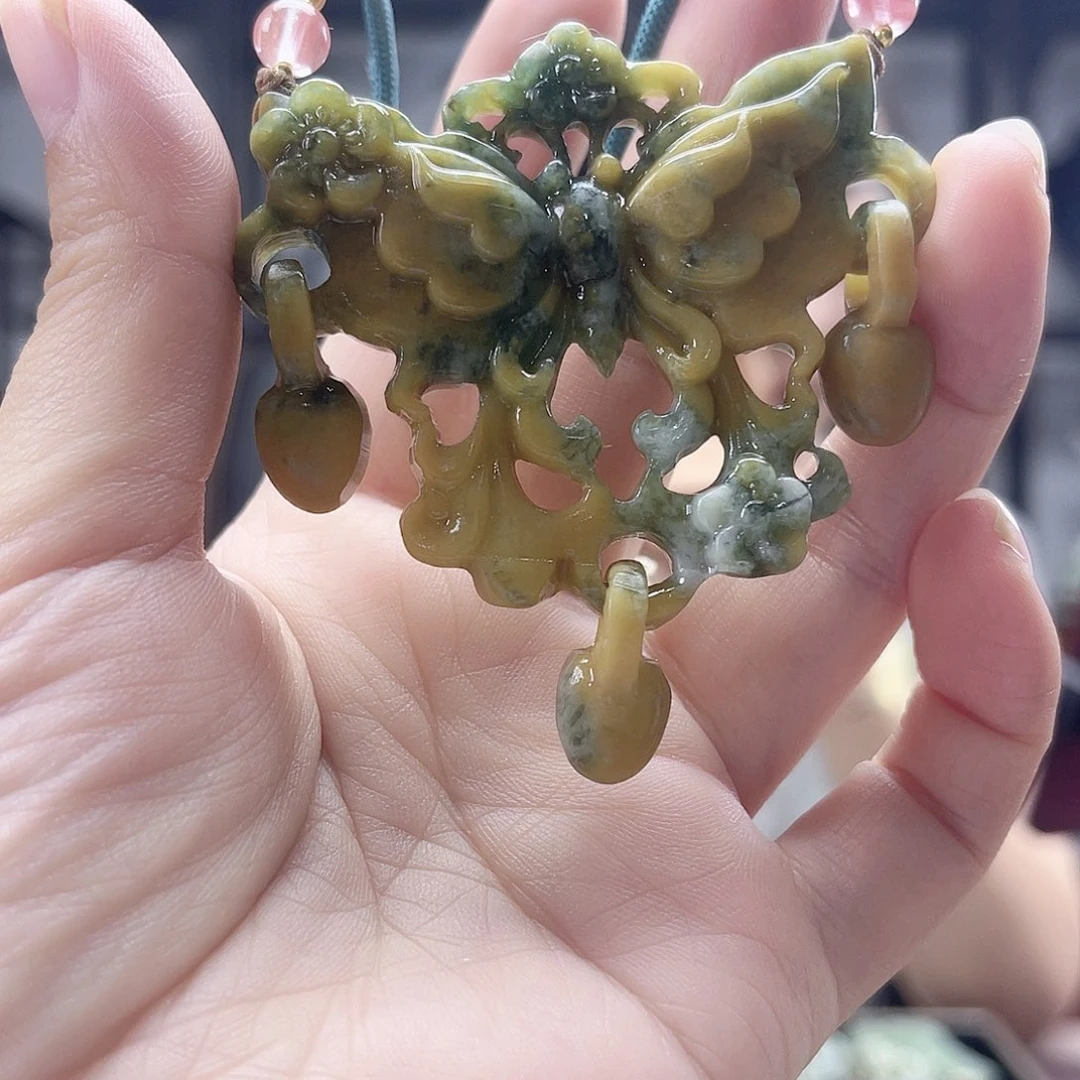 蛇纹石玉未镶嵌颈饰