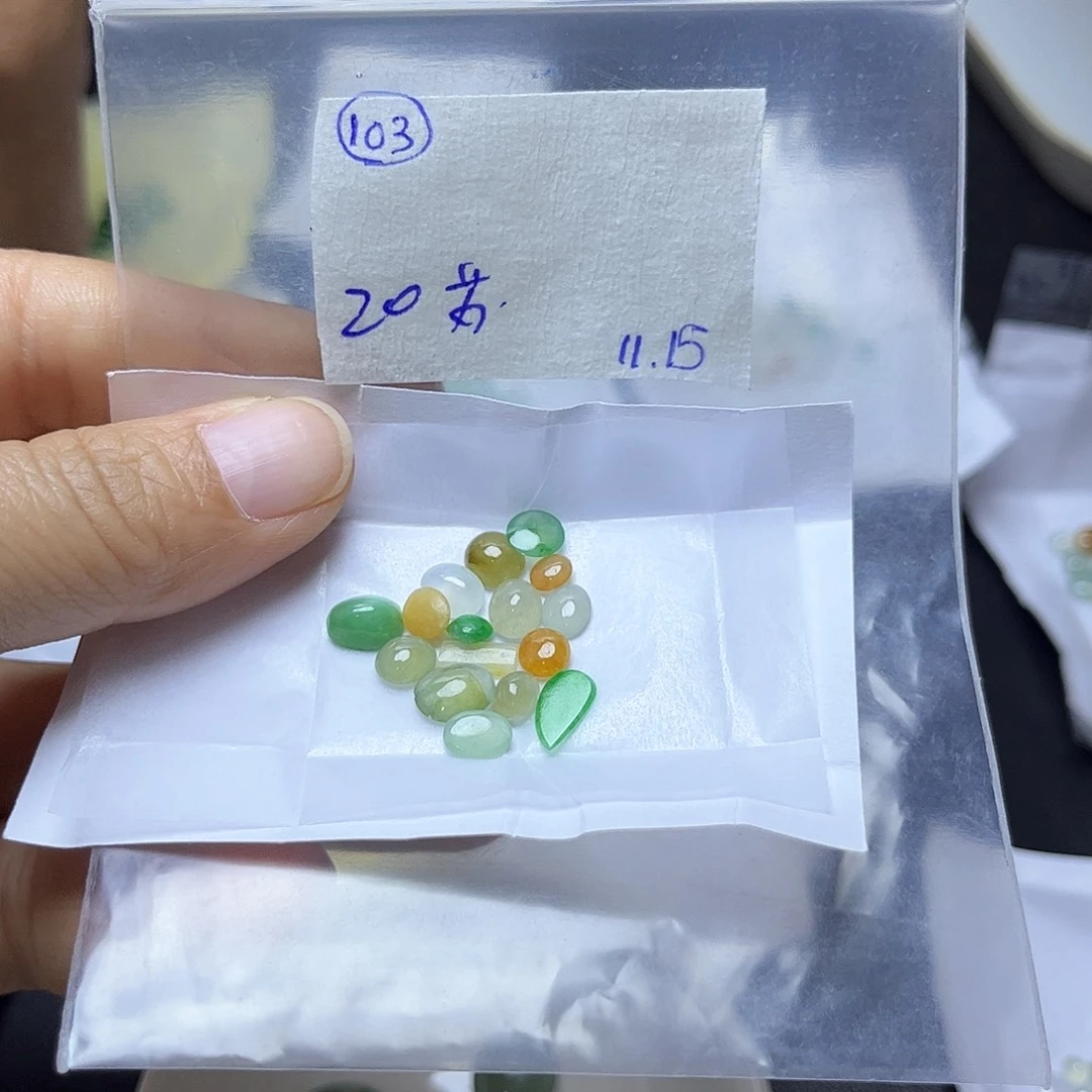 苏***n定制翡翠未镶嵌不退