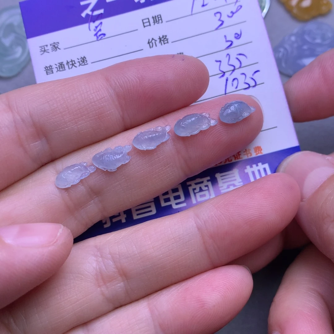 颈饰未镶嵌翡翠管*