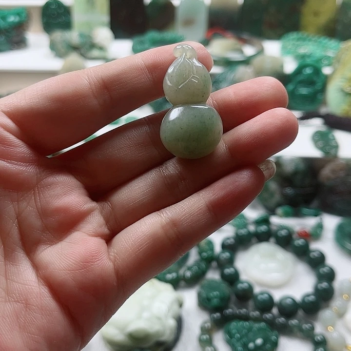 独山玉未镶嵌吊坠