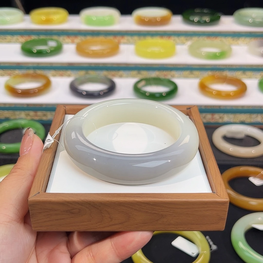 未镶嵌手镯和田玉-奶紫半山水