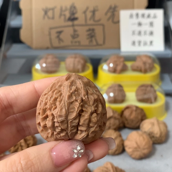 放***铁吊坠文玩核桃异形单只，有瑕疵