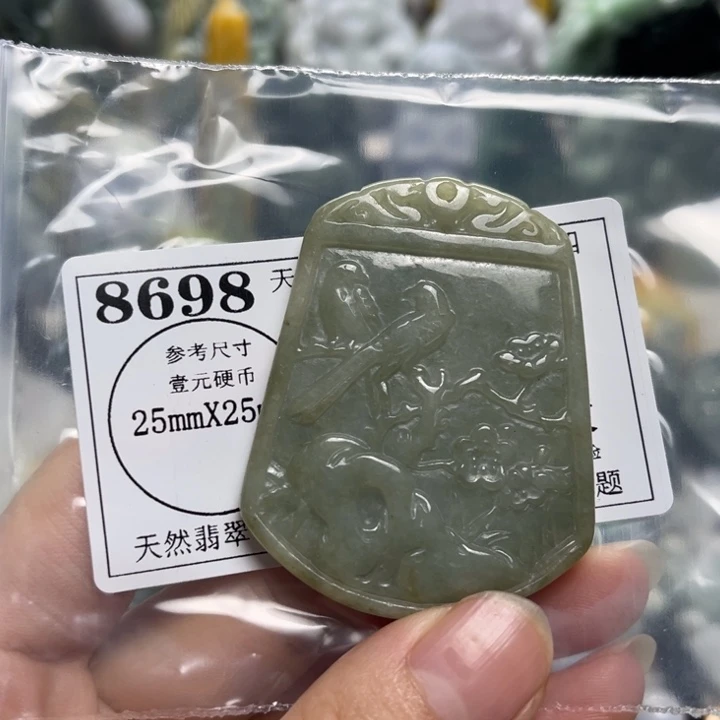 翡翠未镶嵌颈饰8698