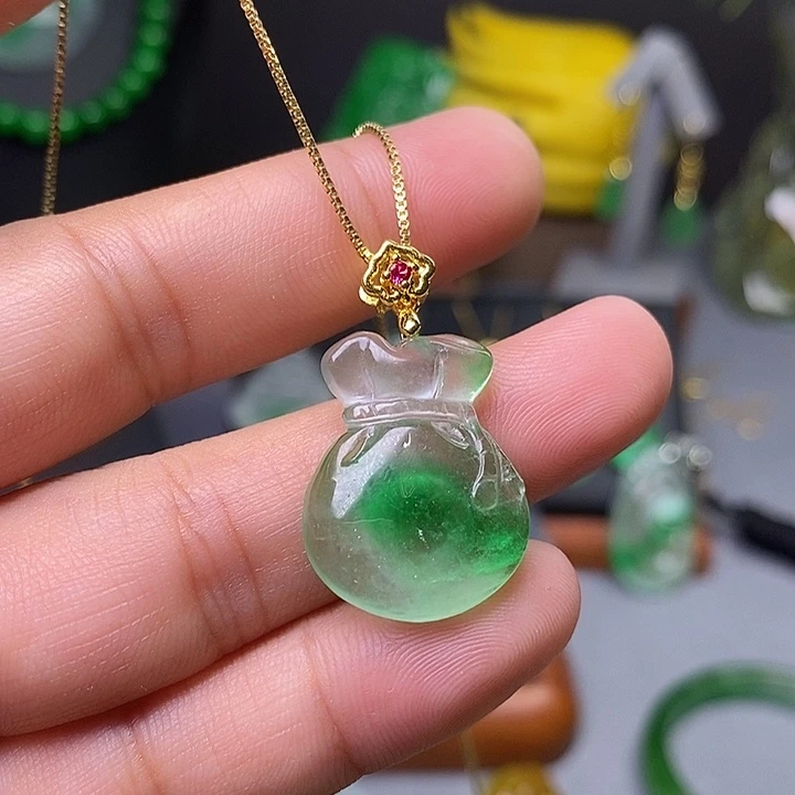 吊坠(赠链)未镶嵌翡翠