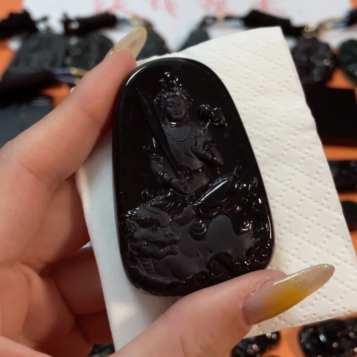 翡翠颈饰未镶嵌荣**鱼