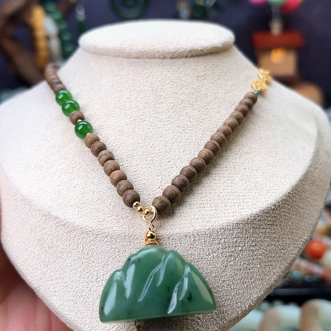 颈饰未镶嵌和田玉