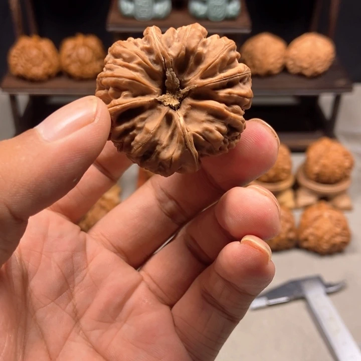 禺***心文玩核桃吊坠凹底单只