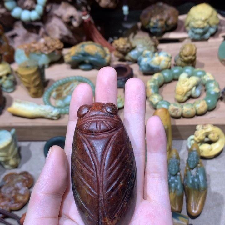 未镶嵌岫岩河磨玉（透闪石质玉）挂件