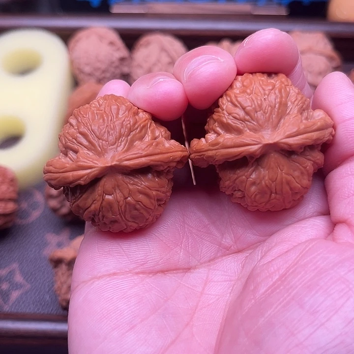 文玩核桃吊坠白狮子38