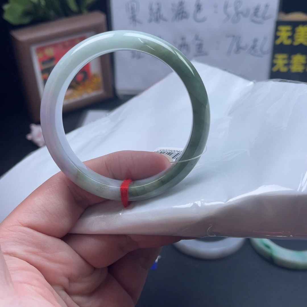 定制翡翠未镶嵌手镯