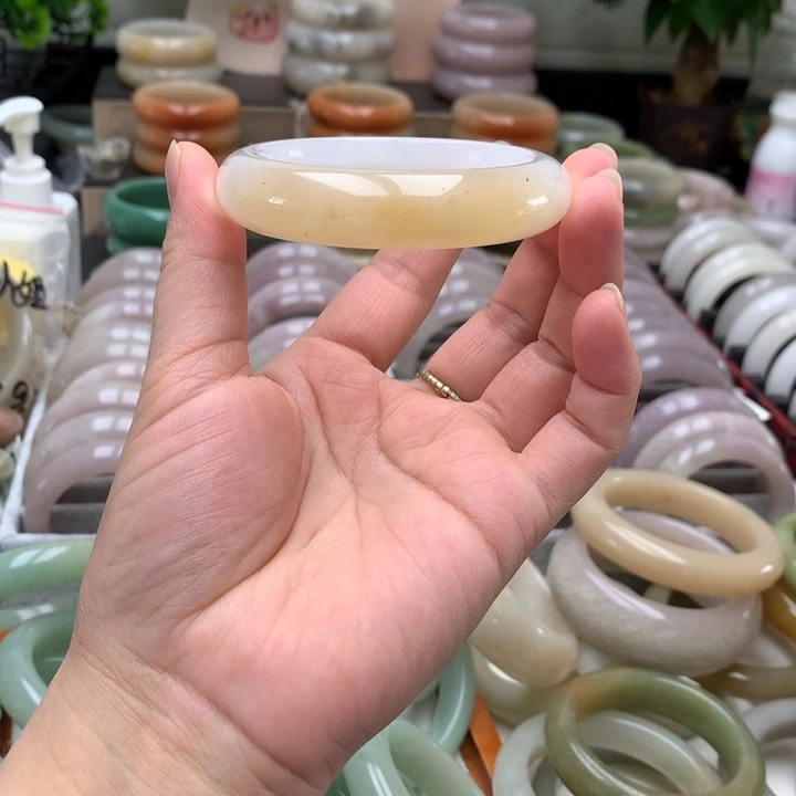 石英质玉未镶嵌手镯
