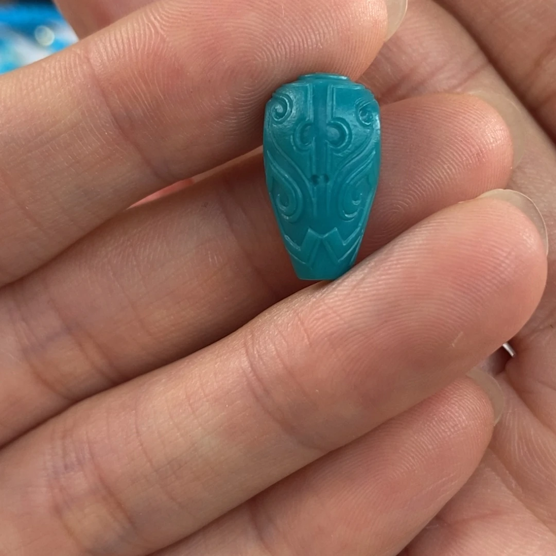 绿松石未镶嵌。博古纹三通