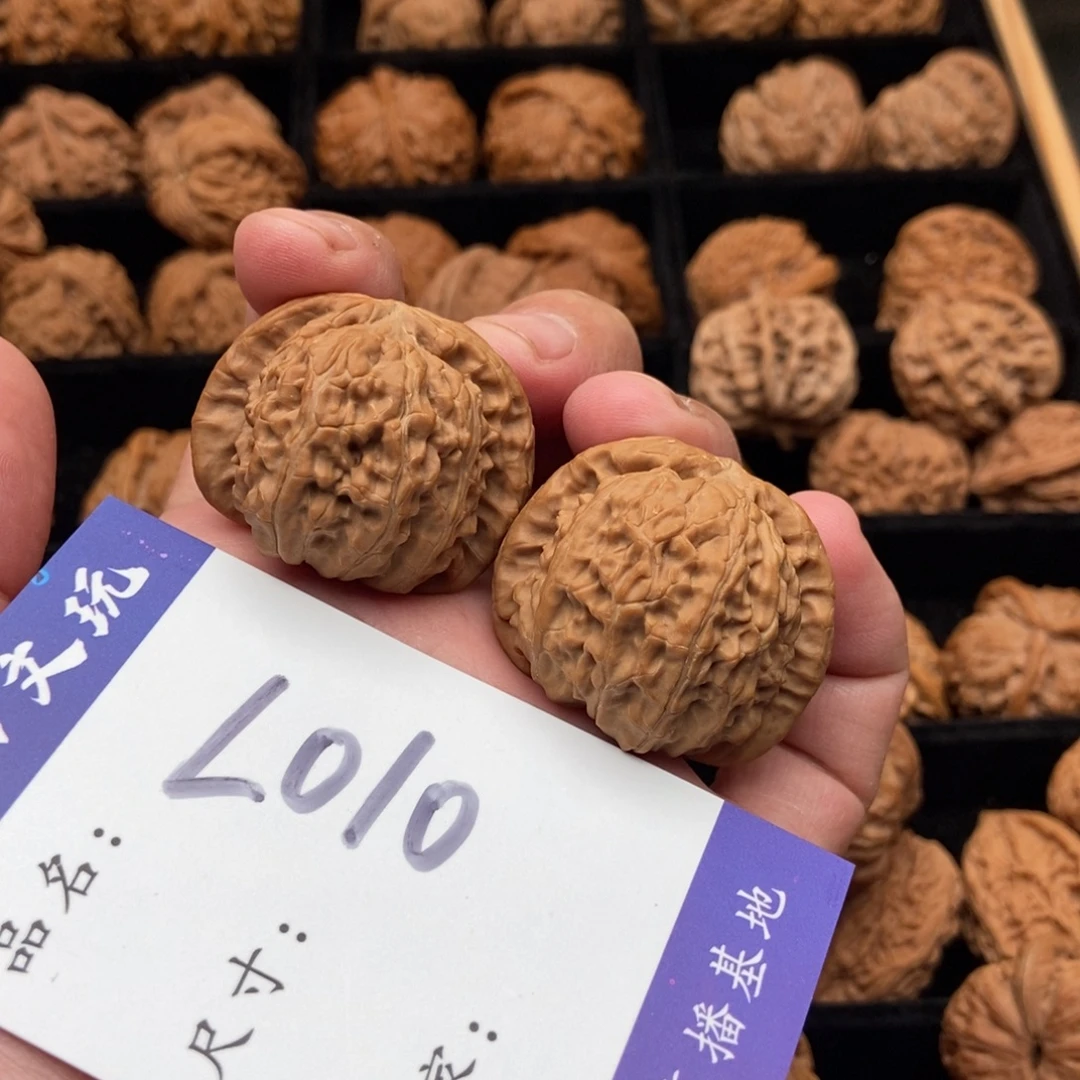 文玩核桃把件球白