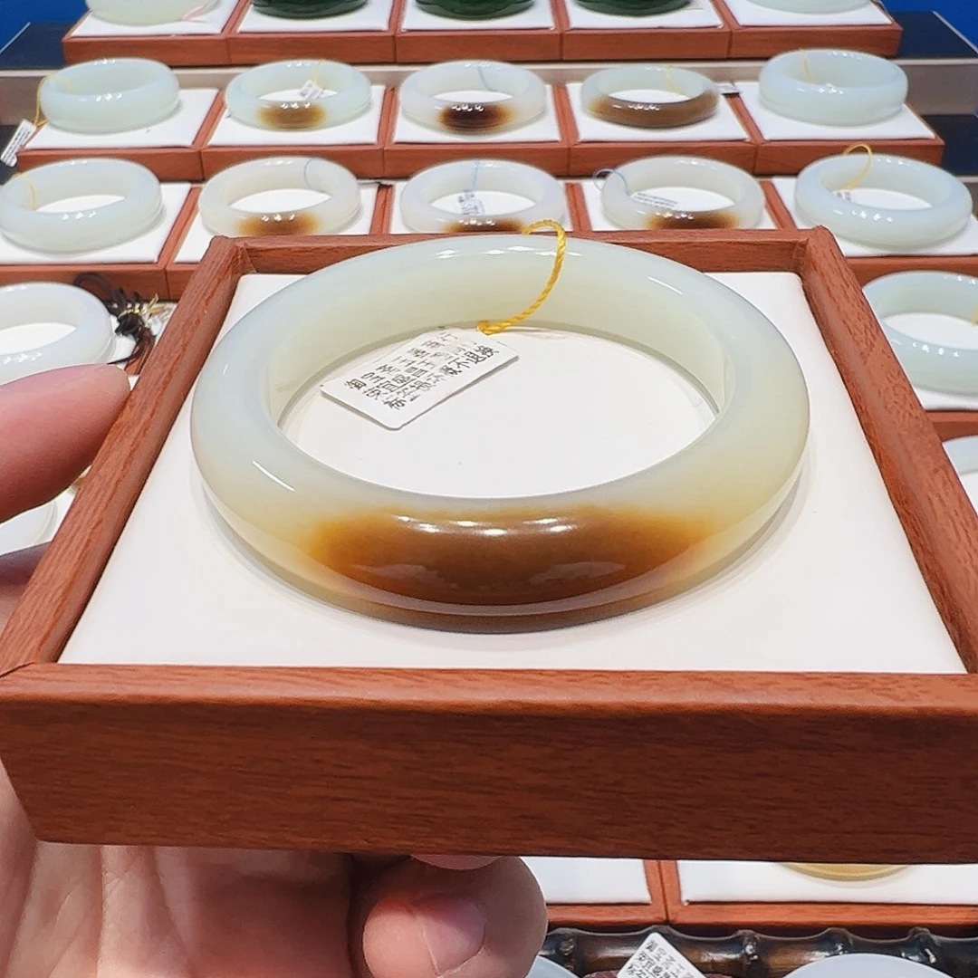 和田玉未镶嵌手镯且末一口糖