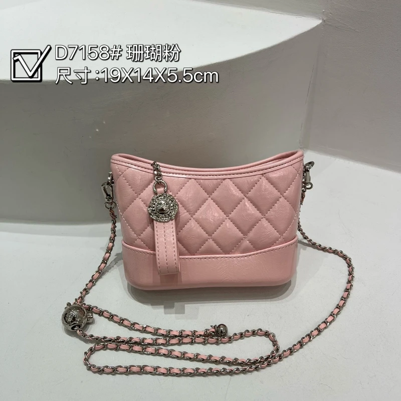 【云云甄选】ZT-D7158-珊瑚粉 斜跨包拉链格子轻奢纯色单肩包云朵球