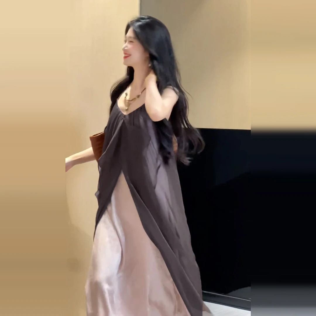 法式挂脖吊带连衣裙子女夏季2025新款爆款海边度假沙滩裙旅游穿搭