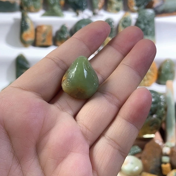 岫岩河磨玉(透闪石质玉)未镶嵌颈饰