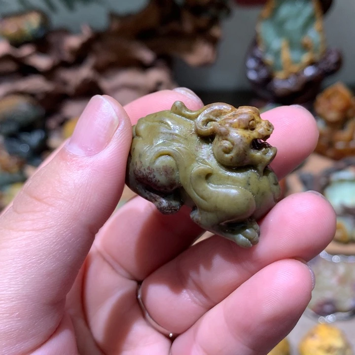 未镶嵌岫岩河磨玉（透闪石质玉）把件
