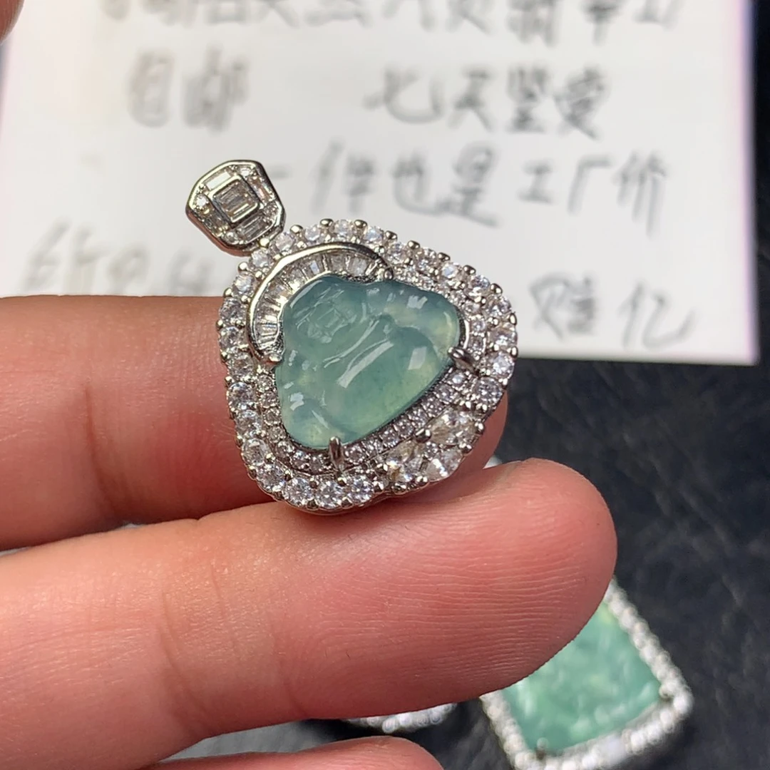 翡翠未镶嵌颈饰开盖佛公