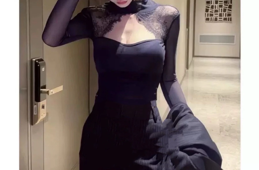 大码女装时尚性感韵味蕾丝拼接轻薄高级感别致绝美长袖小衫3008