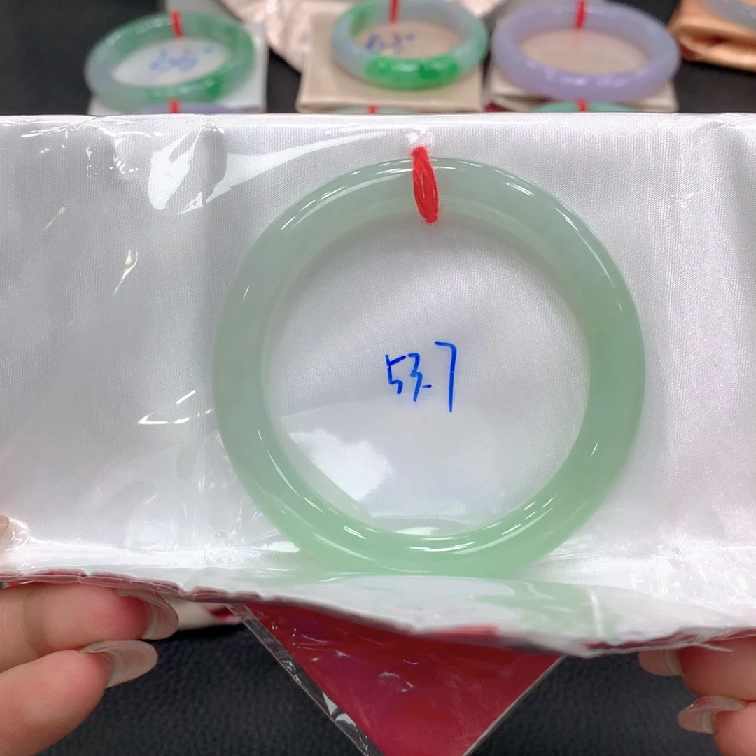 翡翠未镶嵌手镯54月