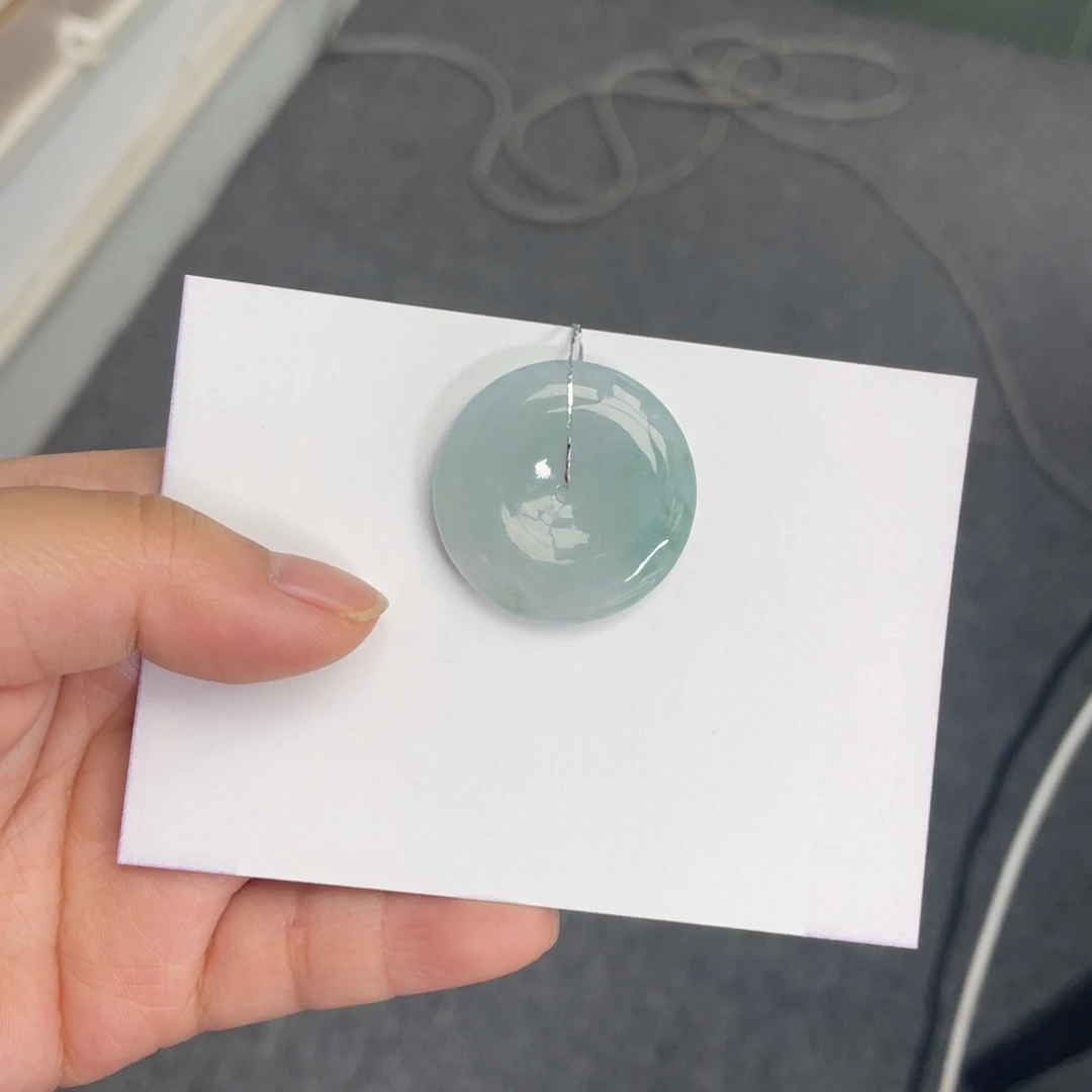 翡翠颈饰未镶嵌平安扣