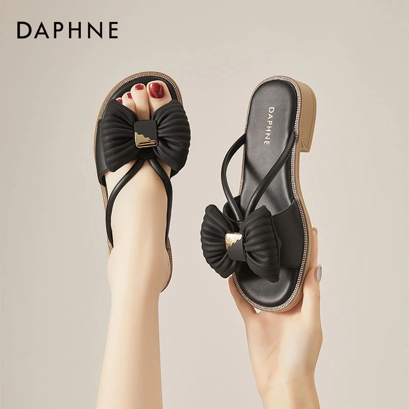 达芙妮露趾圆头一字拖女新款夏季假日风蝴蝶结粗跟休闲百搭拖鞋