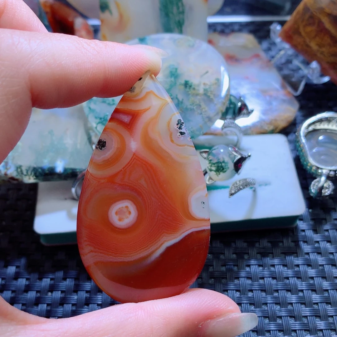 未镶嵌颈饰玛瑙/玉髓皇**岸
