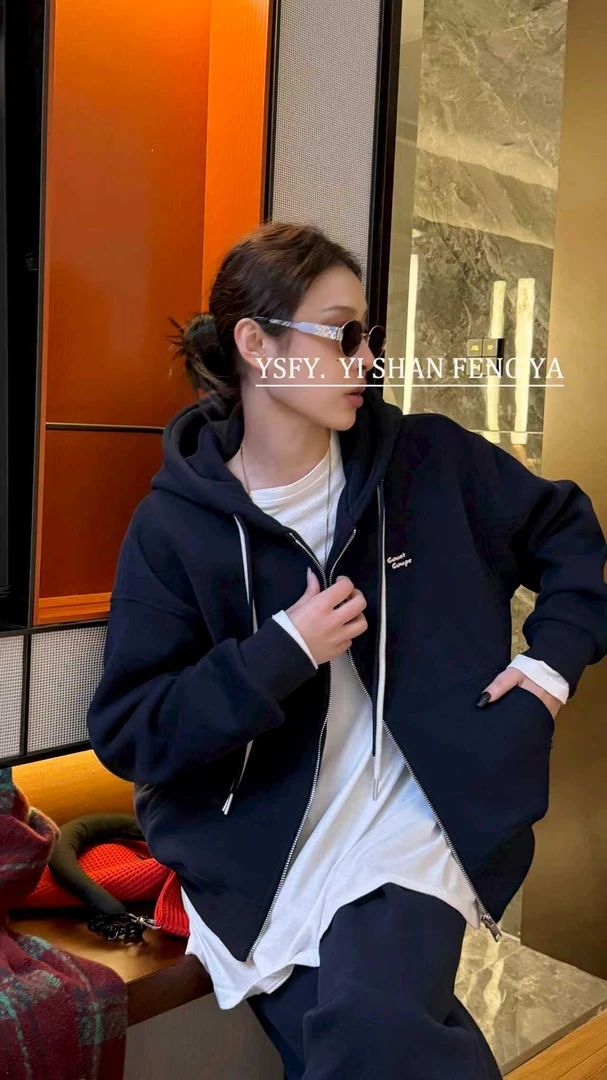 002【冬季新款】左侧植绒小字母简约宽松百搭连帽外套（8560）