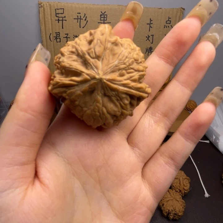 熬***狗吊坠桃核和尚头单只异型有瑕有黄