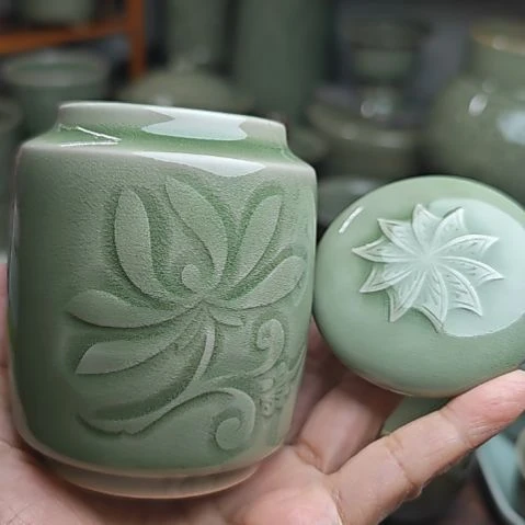 耀州窑唐草纹茶叶罐