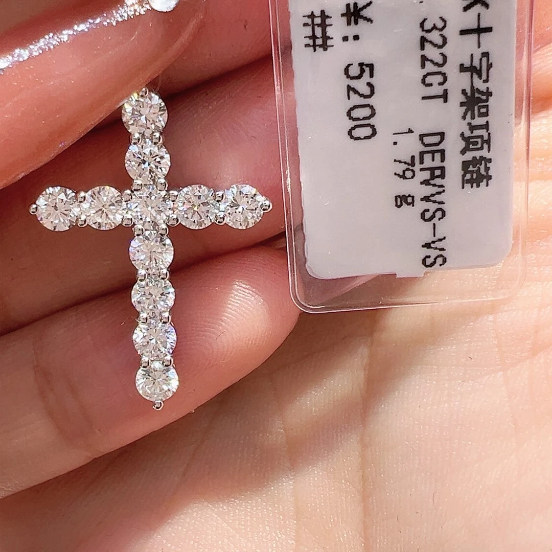 实验室培育钻石吊坠18K金镶嵌1.322ct K白十字架吊坠