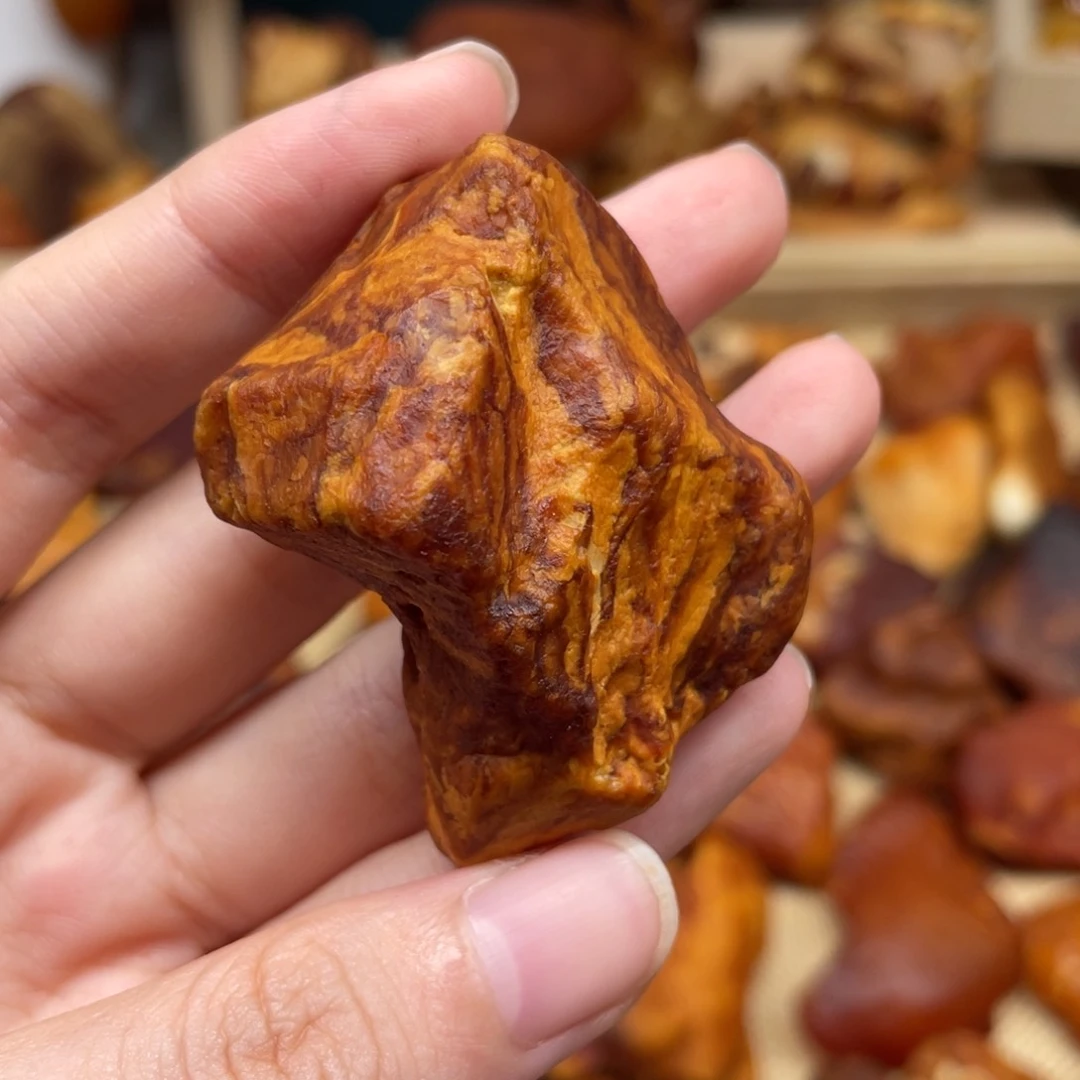 未镶嵌琥珀珠宝奇石