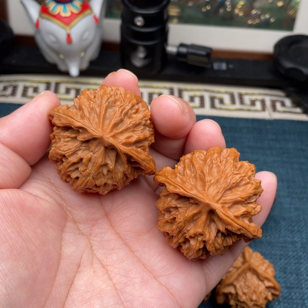 文玩核桃把件全品红皮苹果园46