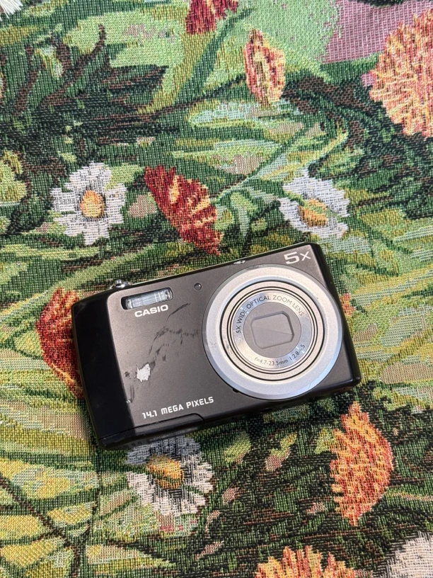 9新 Casio/卡西欧 QV-R70 成色一般 特价 1400w像素