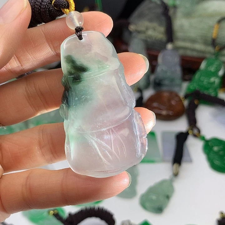 翡翠未镶嵌吊坠(赠链)