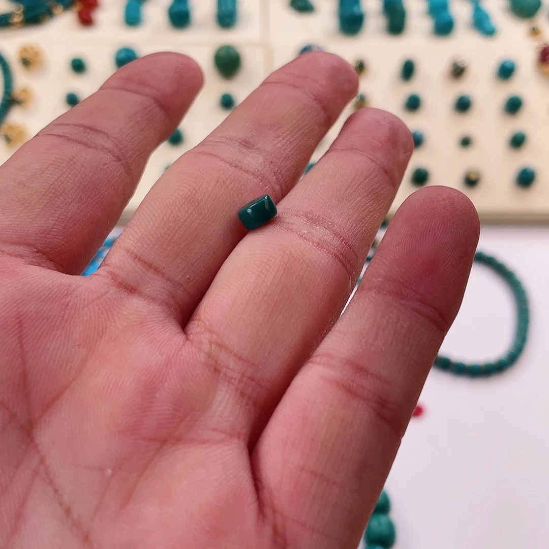 绿松石颈饰未镶嵌