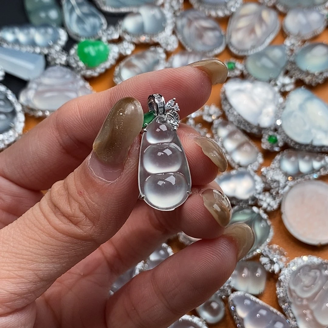 颈饰18K金镶嵌翡翠天然缅甸A货翡翠福豆