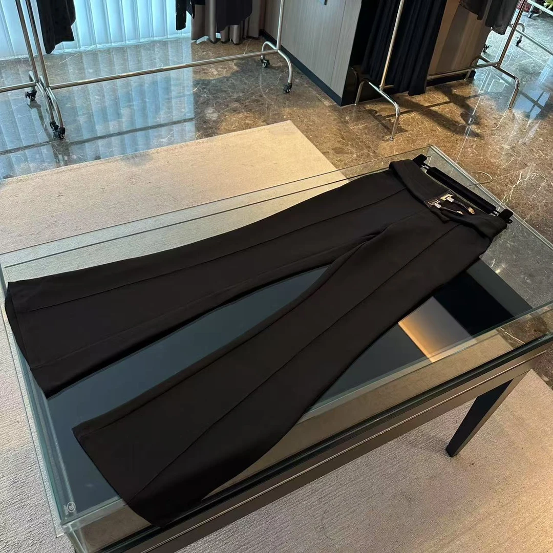 黑色经典修身喇叭裤