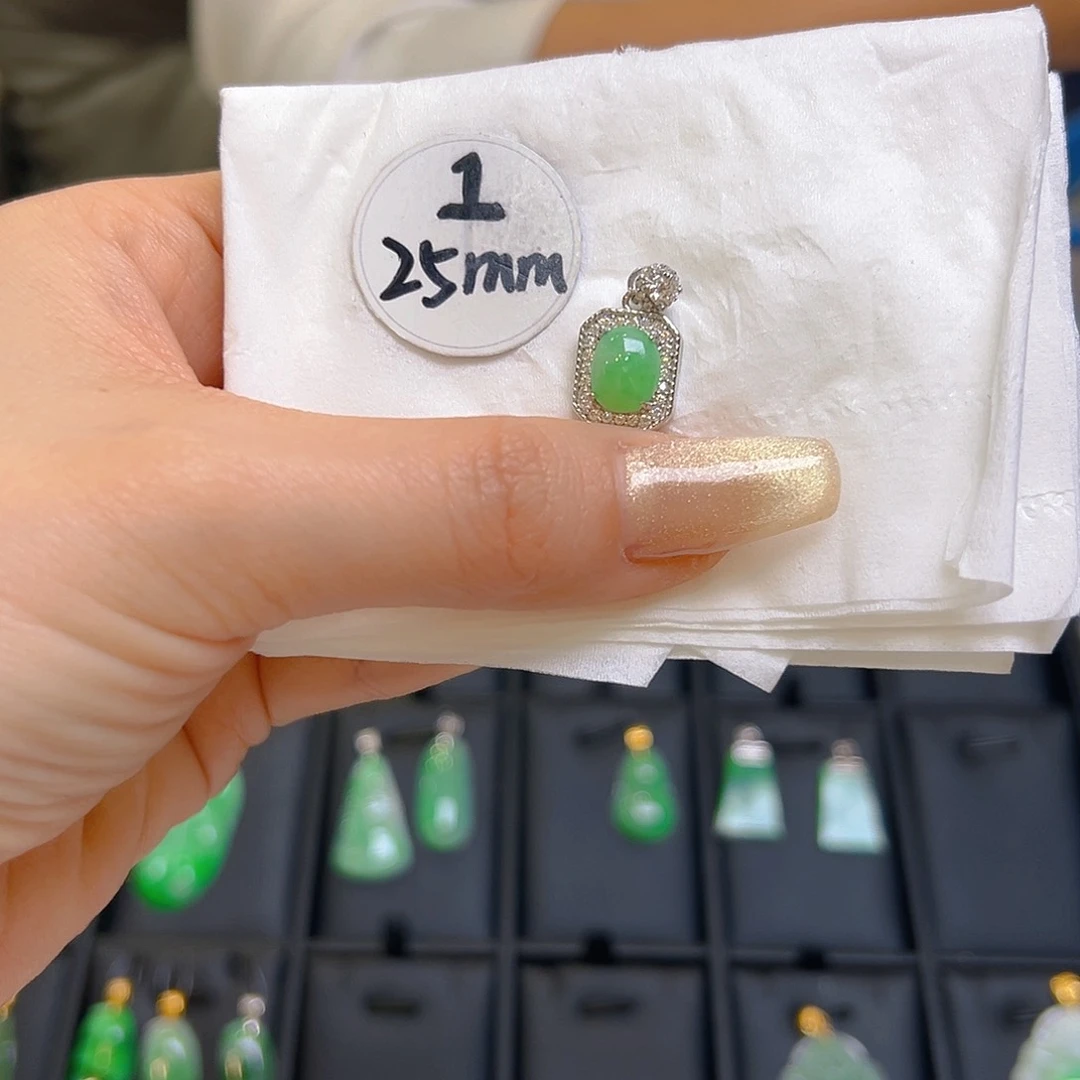 翡翠颈饰银S925镶嵌翡翠