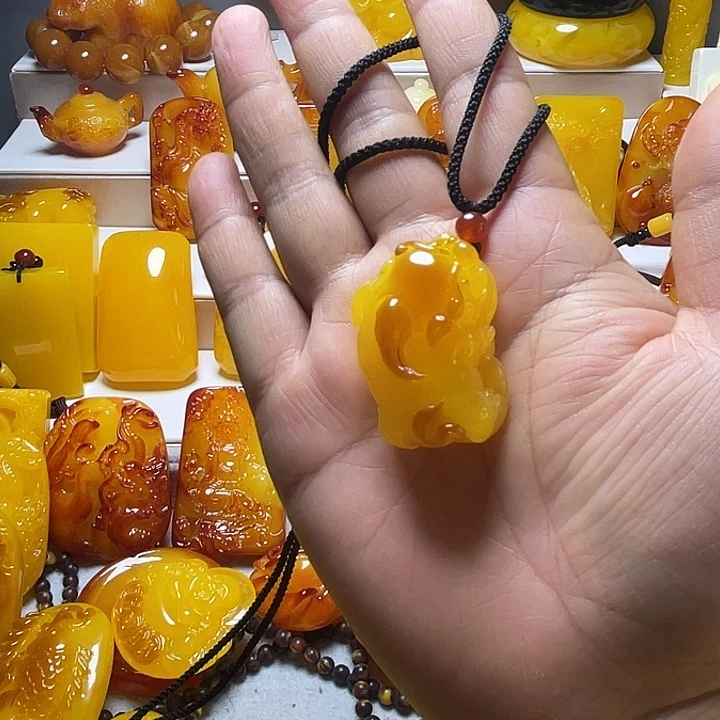 俏色貔貅挂件 服饰配饰