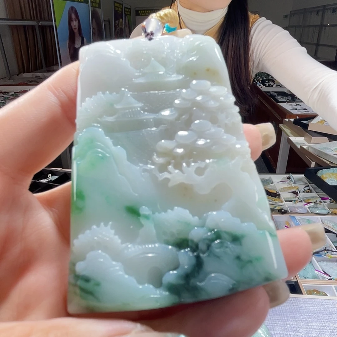 翡翠未镶嵌颈饰一